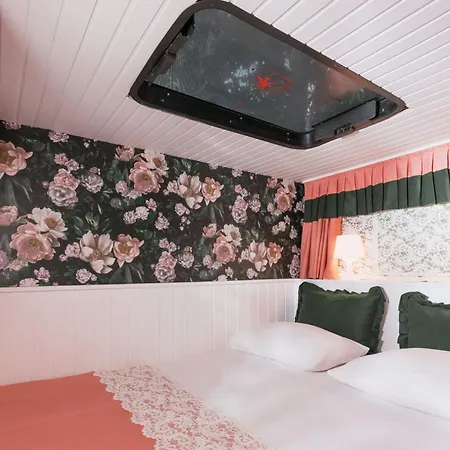 Mona Glamping Caravan مكان تخييم سفيريهيسار