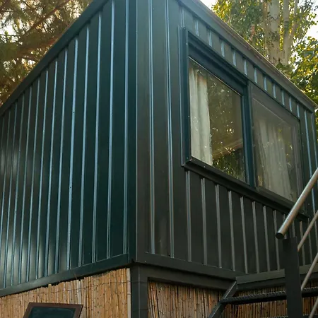 Mona Glamping Caravan مكان تخييم *