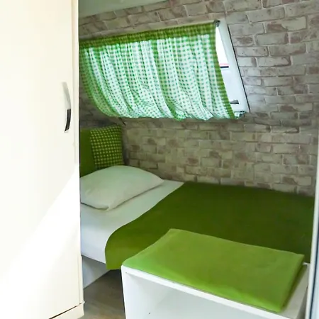 Mona Glamping Caravan مكان تخييم سفيريهيسار