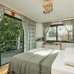 Camping Mona Glamping Caravan Seferihisar