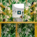 Mona Glamping Caravan