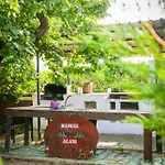 Mona Glamping Caravan Kemping *
