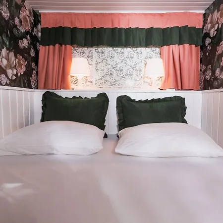 Mona Glamping Caravan