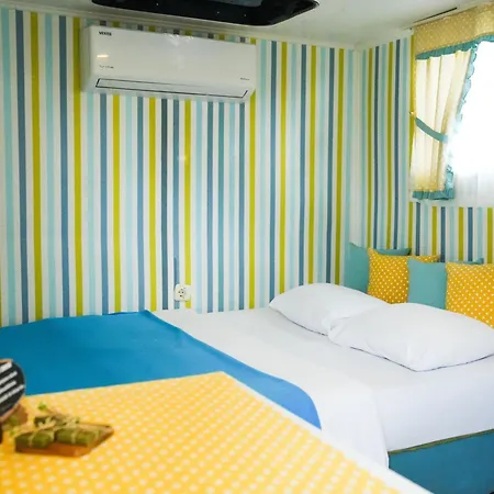 Campsite Mona Glamping Caravan