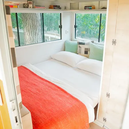 Mona Glamping Caravan Campsite