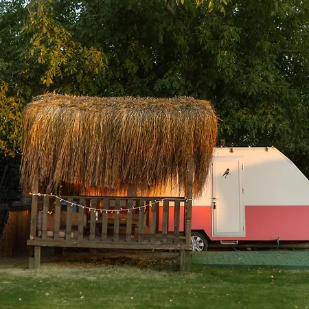 Mona Glamping Caravan
