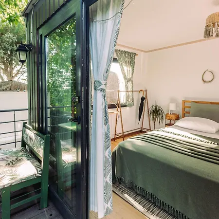 Mona Glamping Caravan Campsite