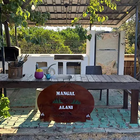 Mona Glamping Caravan