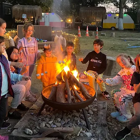 Camping Mona Glamping Caravan