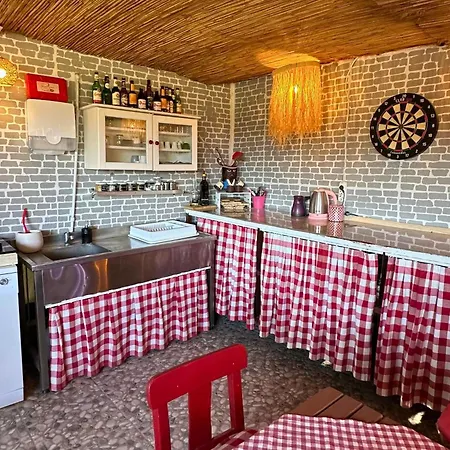 Mona Glamping Caravan Campsite