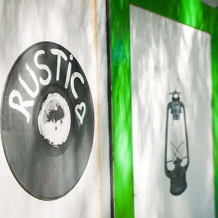 Mona Glamping Caravan