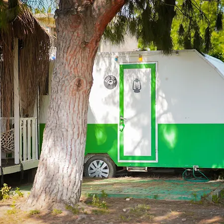 Mona Glamping Caravan Campsite